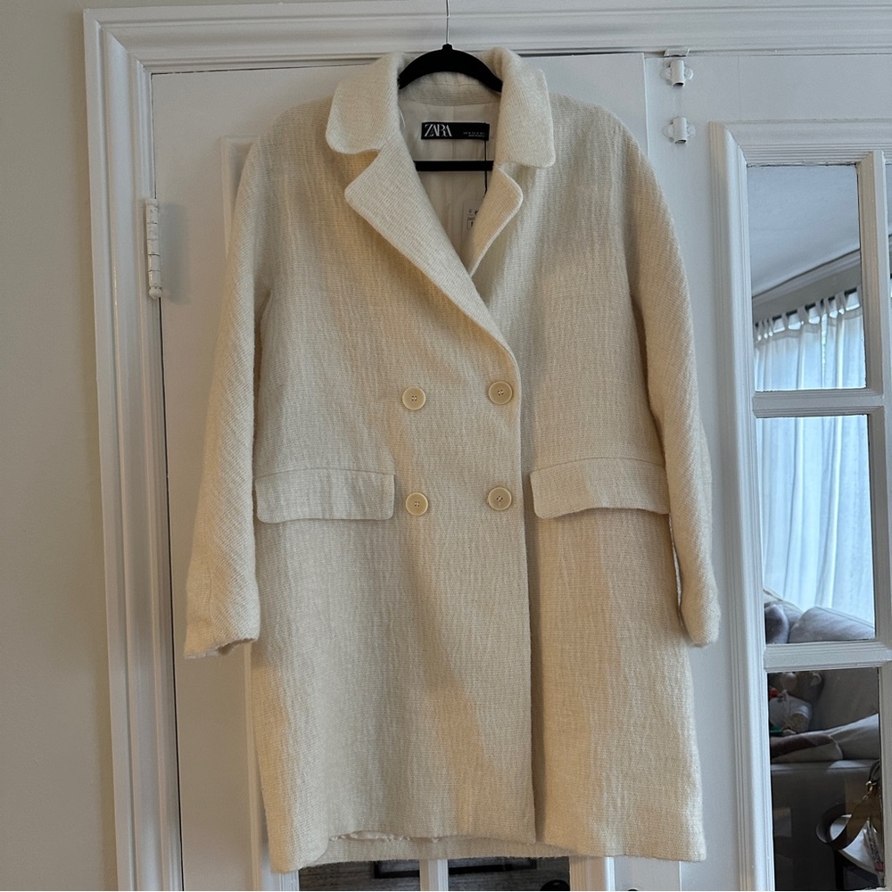 Zara / NWT cream coat